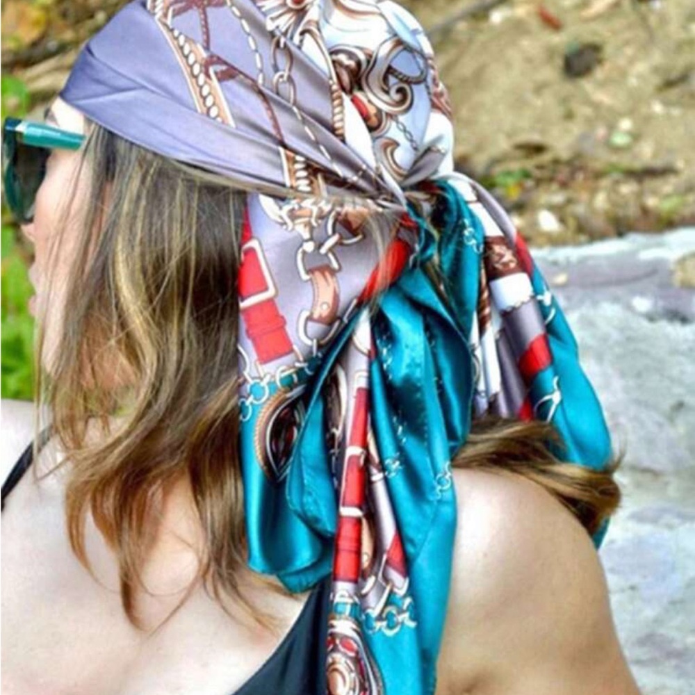 Elegant Scarf with Chain and Belt Design